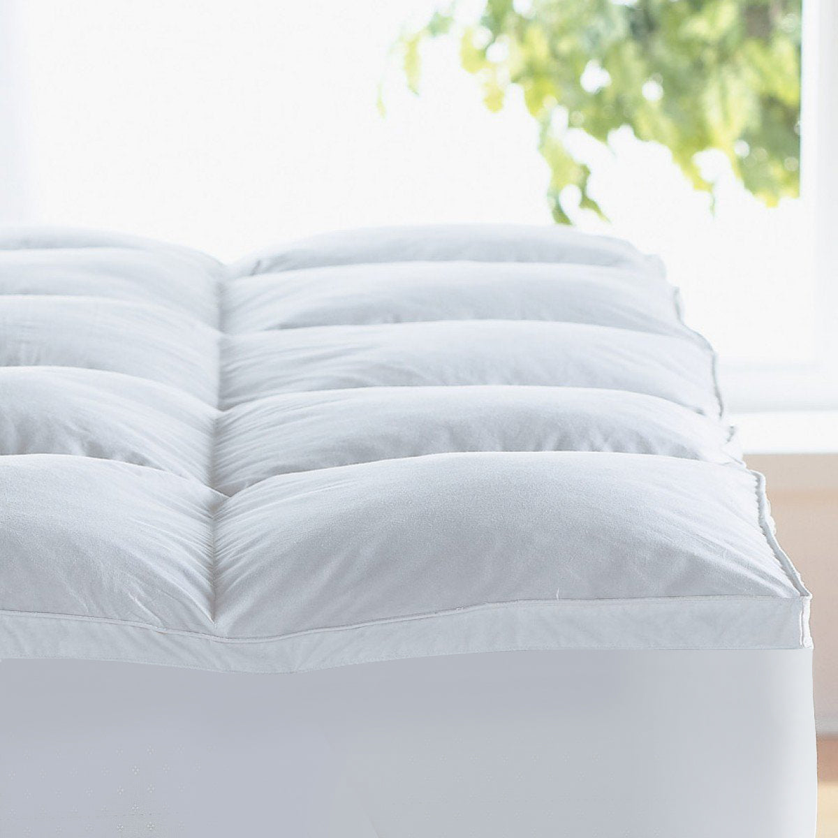 300 TC 100% Egyptian Cotton Hypoallergenic Down Alternative Mattress Topper with All-Around Fitted Bed Skirt image 0